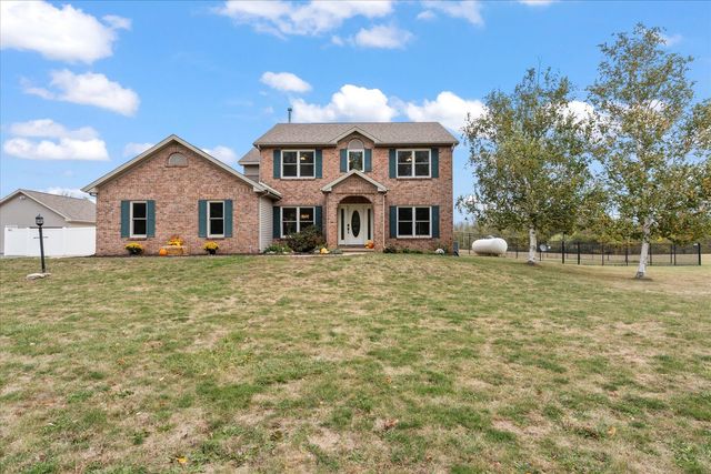 302 County Road 2650 N, Mahomet, IL 61853