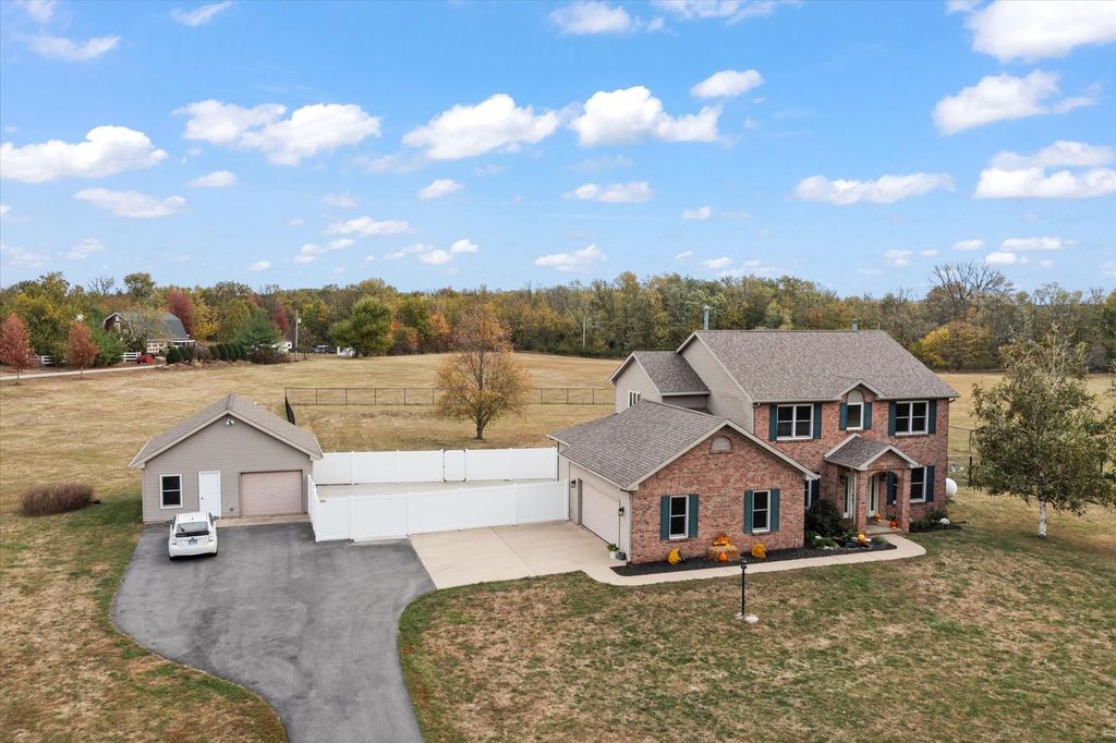 302 County Road 2650 N, Mahomet, IL 61853