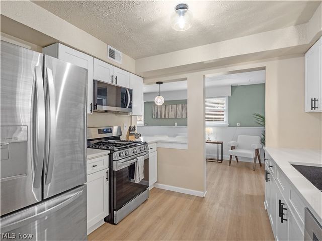 540 Kenilworth Road, Bay Village, OH 44140