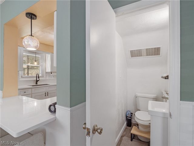 540 Kenilworth Road, Bay Village, OH 44140