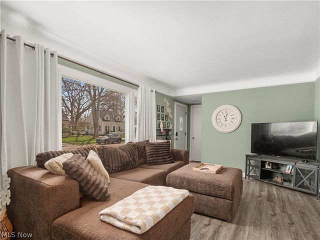 540 Kenilworth Road, Bay Village, OH 44140