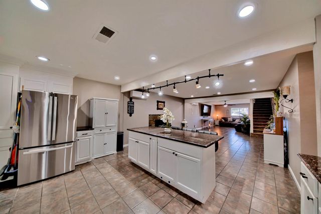 9014 Hillcrest Ave, Stockton, CA 95210