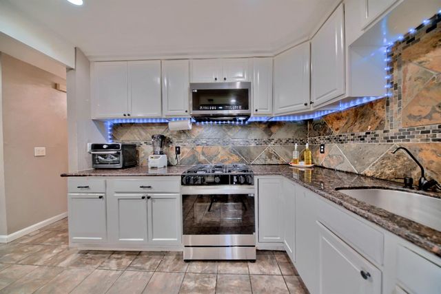 9014 Hillcrest Ave, Stockton, CA 95210