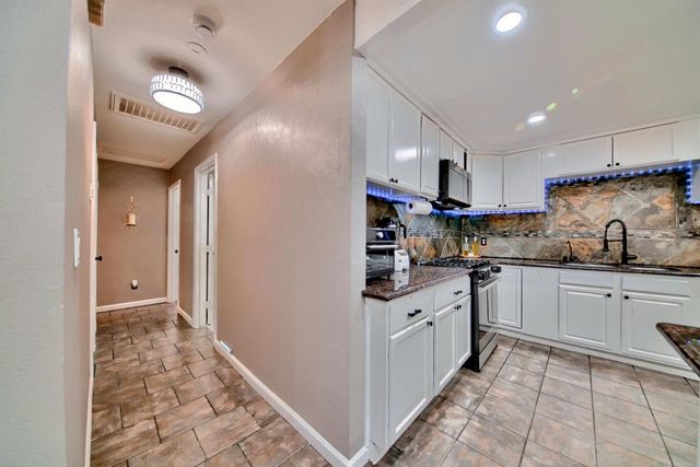 9014 Hillcrest Ave, Stockton, CA 95210