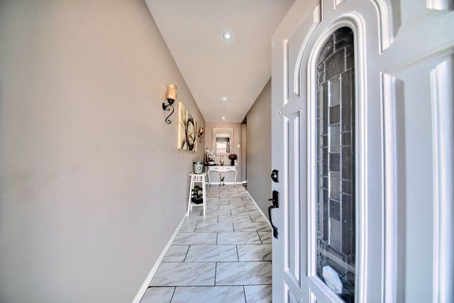 9014 Hillcrest Ave, Stockton, CA 95210