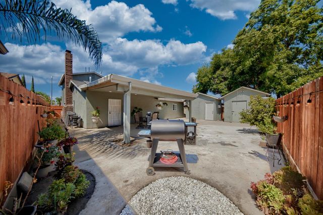 9014 Hillcrest Ave, Stockton, CA 95210