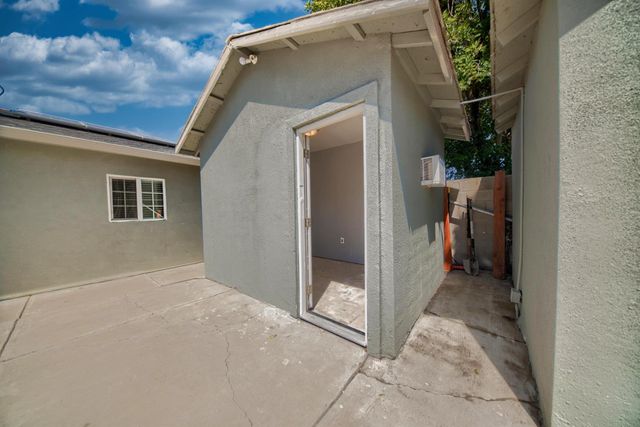 9014 Hillcrest Ave, Stockton, CA 95210