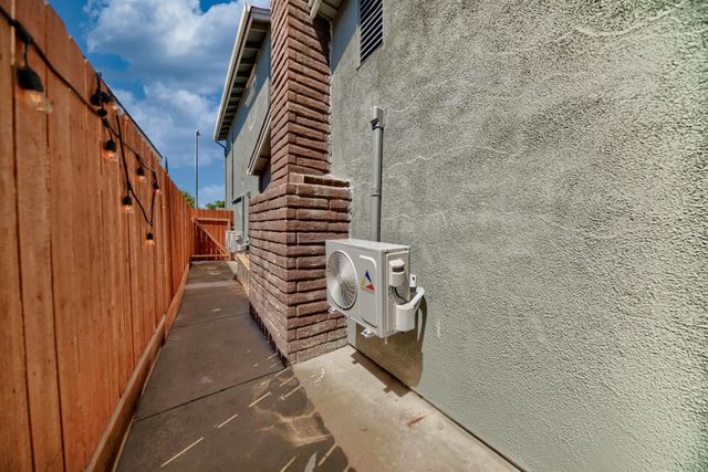 9014 Hillcrest Ave, Stockton, CA 95210