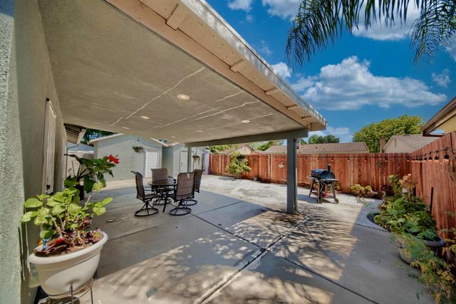 9014 Hillcrest Ave, Stockton, CA 95210