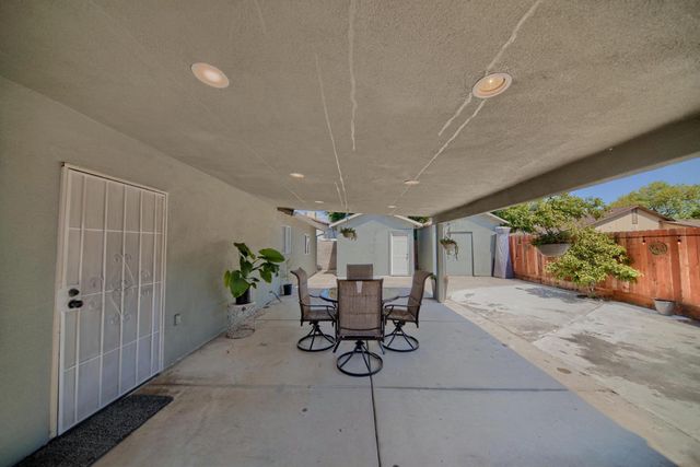 9014 Hillcrest Ave, Stockton, CA 95210