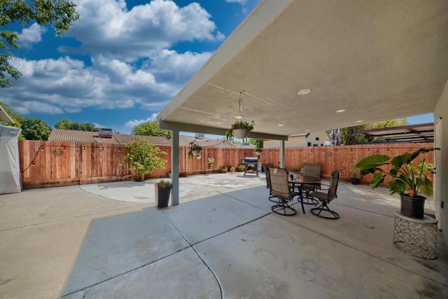 9014 Hillcrest Ave, Stockton, CA 95210