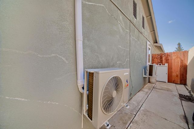 9014 Hillcrest Ave, Stockton, CA 95210