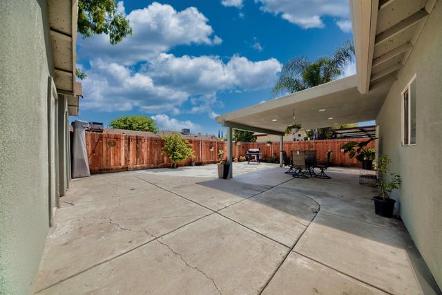 9014 Hillcrest Ave, Stockton, CA 95210