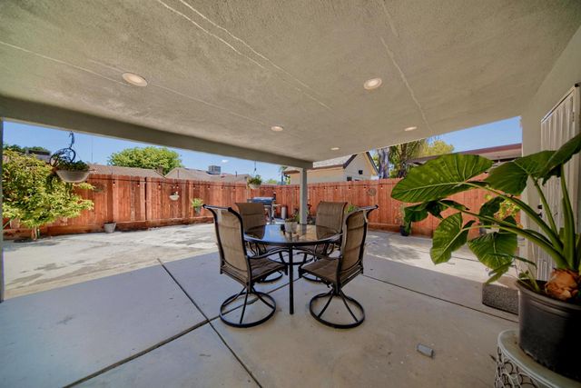 9014 Hillcrest Ave, Stockton, CA 95210