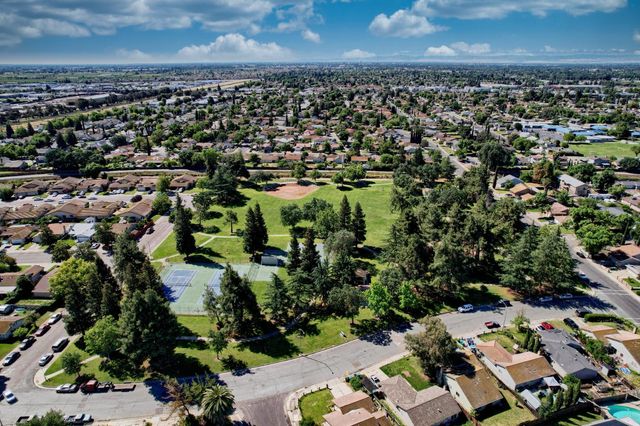 9014 Hillcrest Ave, Stockton, CA 95210