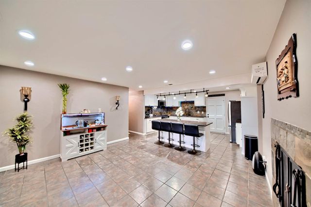 9014 Hillcrest Ave, Stockton, CA 95210