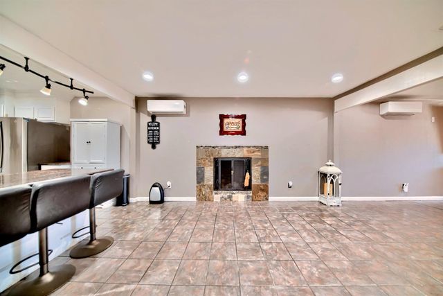 9014 Hillcrest Ave, Stockton, CA 95210