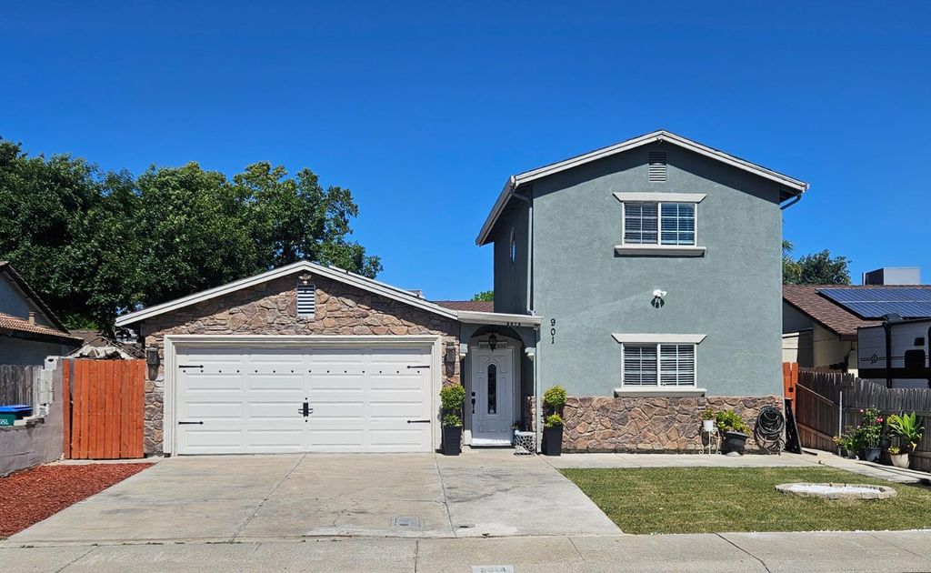 9014 Hillcrest Ave, Stockton, CA 95210