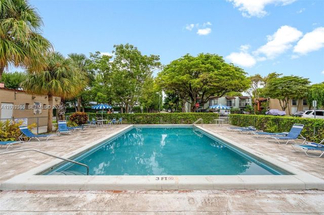 10834 N Kendall Dr X13, Miami, FL 33176