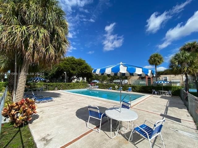 10834 N Kendall Dr X13, Miami, FL 33176