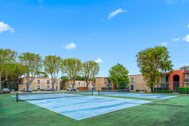 10834 N Kendall Dr X13, Miami, FL 33176