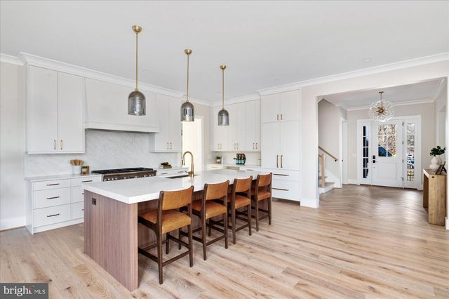 2929 N GREENCASTLE ST, Arlington, VA 22207