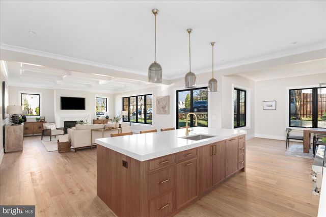 2929 N GREENCASTLE ST, Arlington, VA 22207