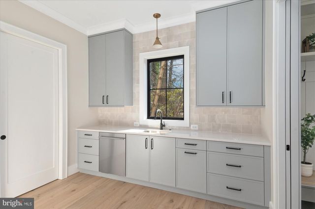 2929 N GREENCASTLE ST, Arlington, VA 22207