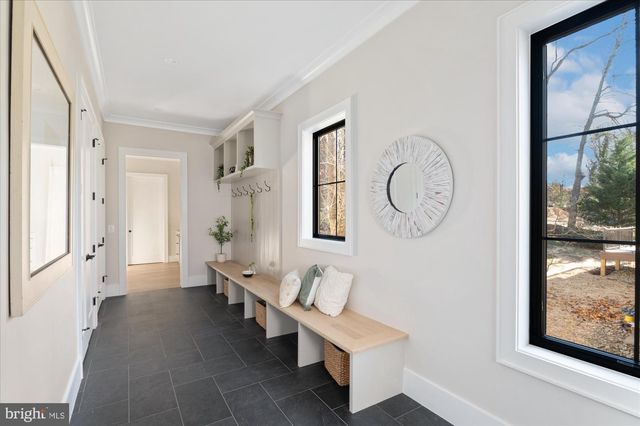 2929 N GREENCASTLE ST, Arlington, VA 22207