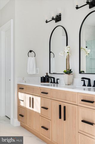 2929 N GREENCASTLE ST, Arlington, VA 22207