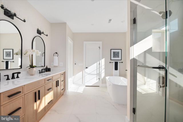 2929 N GREENCASTLE ST, Arlington, VA 22207