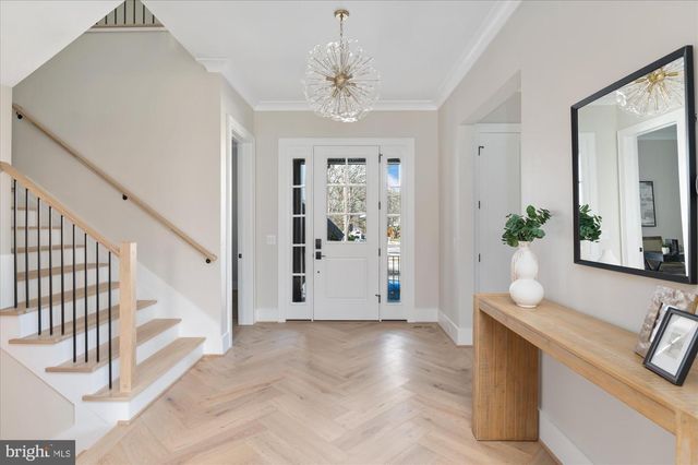 2929 N GREENCASTLE ST, Arlington, VA 22207