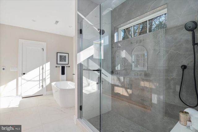 2929 N GREENCASTLE ST, Arlington, VA 22207