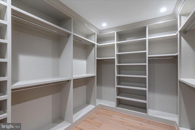 2929 N GREENCASTLE ST, Arlington, VA 22207