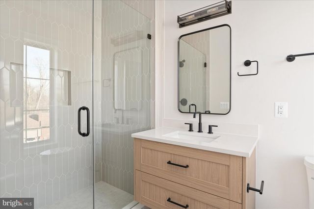 2929 N GREENCASTLE ST, Arlington, VA 22207