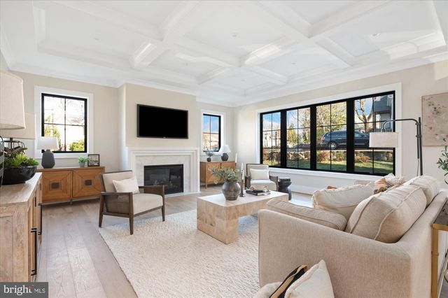 2929 N GREENCASTLE ST, Arlington, VA 22207