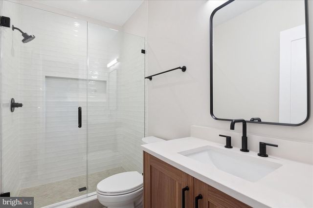 2929 N GREENCASTLE ST, Arlington, VA 22207