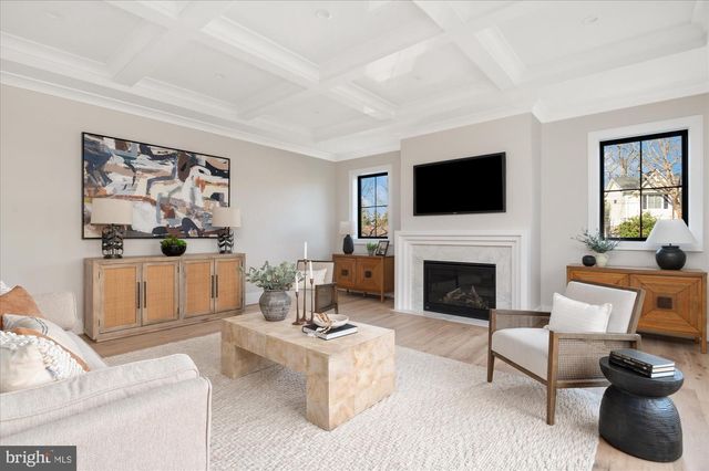 2929 N GREENCASTLE ST, Arlington, VA 22207