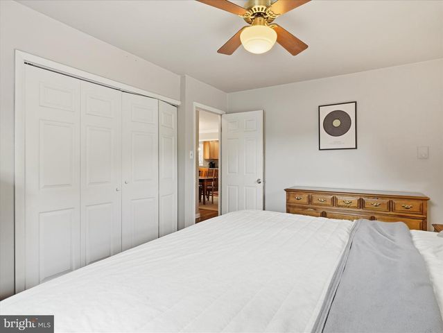 1059 VALLEYBROOK DR, Hagerstown, MD 21742