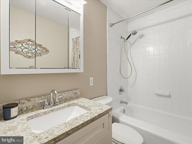 1059 VALLEYBROOK DR, Hagerstown, MD 21742