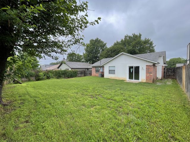 4104 GREEN ACRES Circle, Arlington, TX 76017