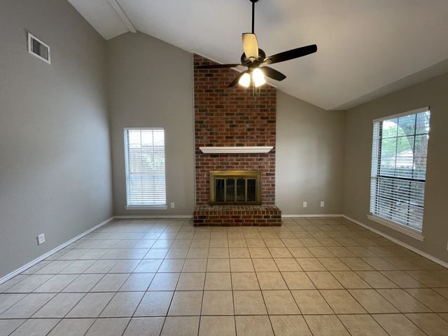 4104 GREEN ACRES Circle, Arlington, TX 76017