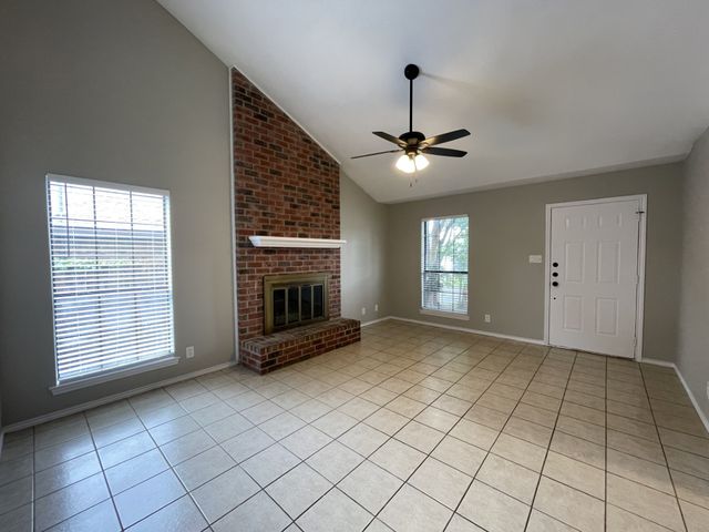 4104 GREEN ACRES Circle, Arlington, TX 76017