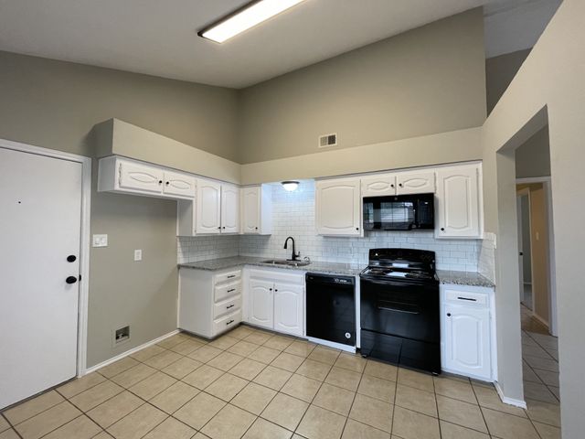 4104 GREEN ACRES Circle, Arlington, TX 76017