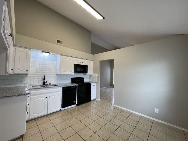 4104 GREEN ACRES Circle, Arlington, TX 76017