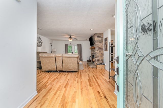 1462 Peter Pond Rd, Ashland City, TN 37015