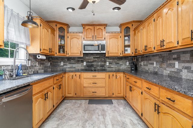 1462 Peter Pond Rd, Ashland City, TN 37015