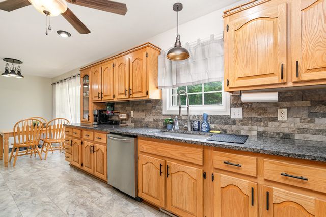 1462 Peter Pond Rd, Ashland City, TN 37015