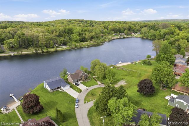 6672 Seth Court, Clarkston, MI 48348