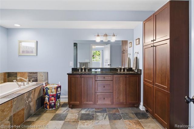 6672 Seth Court, Clarkston, MI 48348